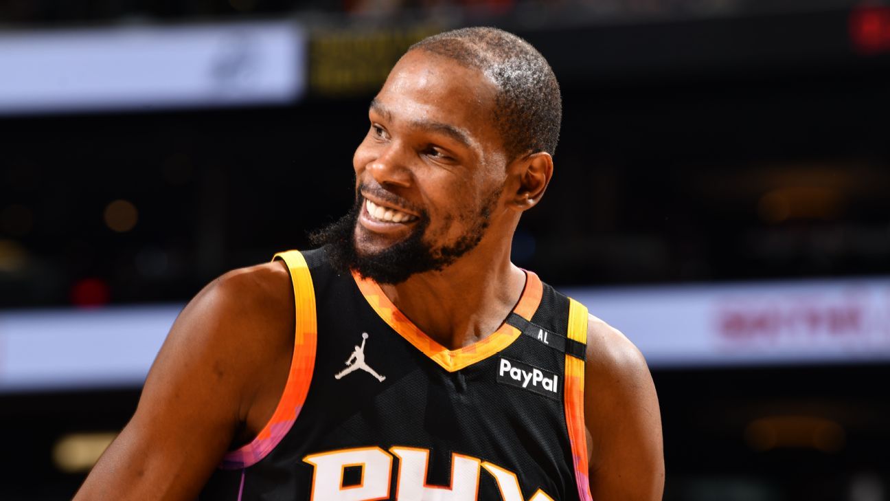 韩国总统设宴致谢足球队球员为国家付出的努力与坚持