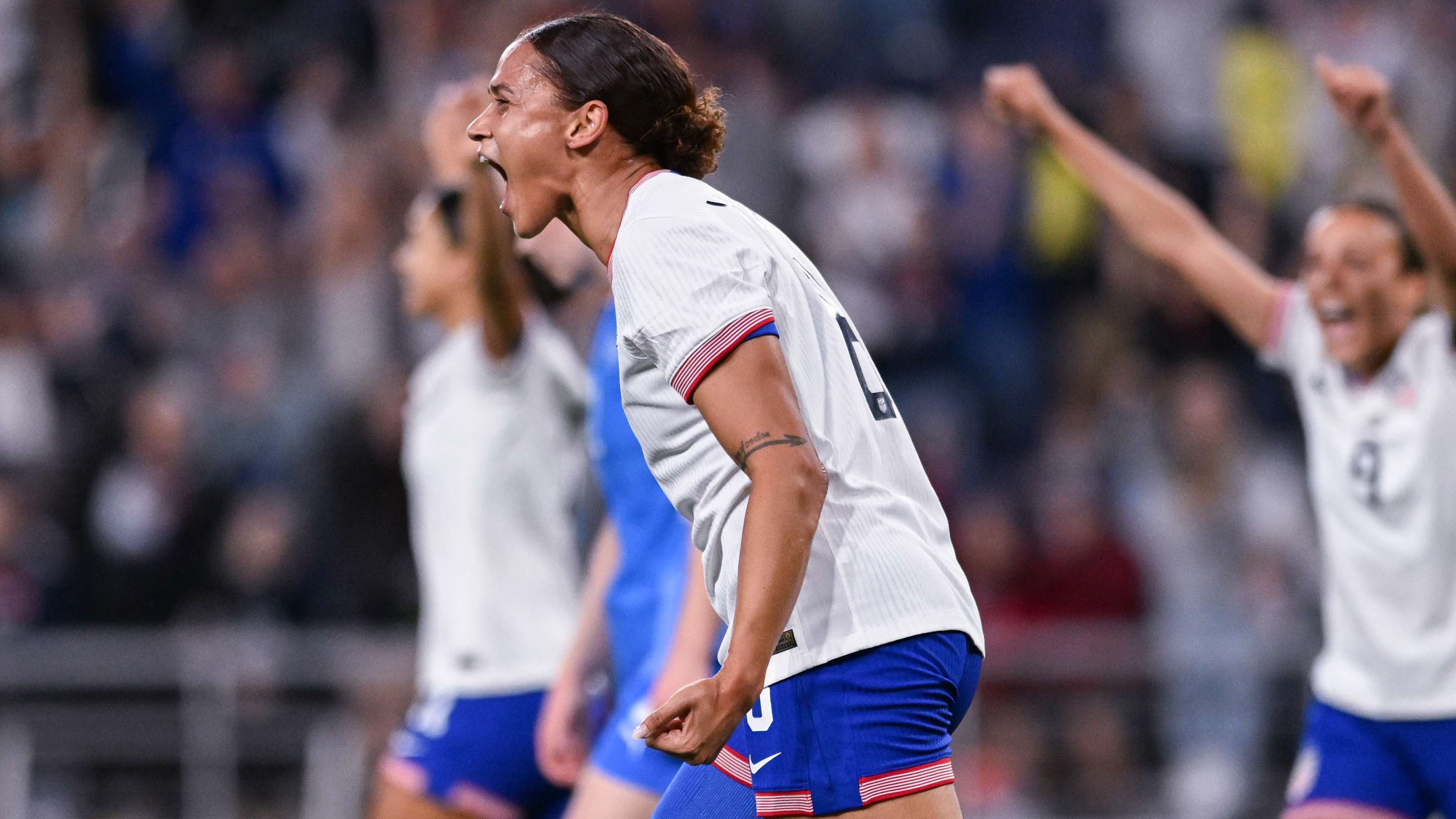 追梦再出发！对话中国女足李梦雯与王妍雯的拼搏故事